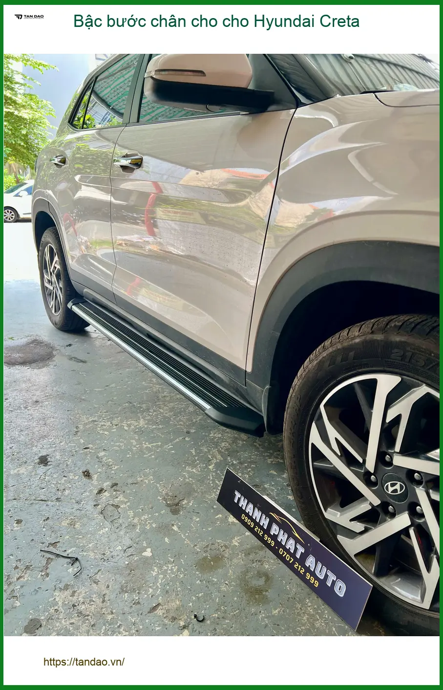 Chị Thảo lắp bậc bước chân cho Hyundai Creta tại Quận Thủ Đức để tiện cho gia đình