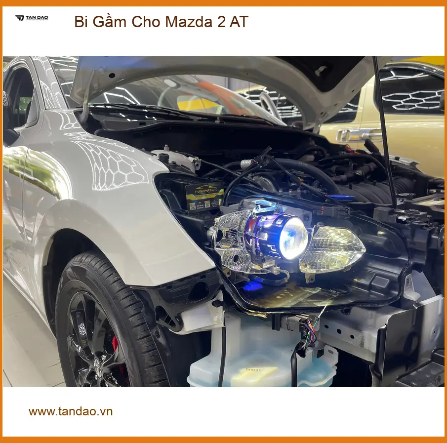 Anh Quang độ Bi Gầm cho Mazda 2 AT tại Quận 9 vì đèn zin quá yếu khi mưa lớn ảnh thực tế 2
