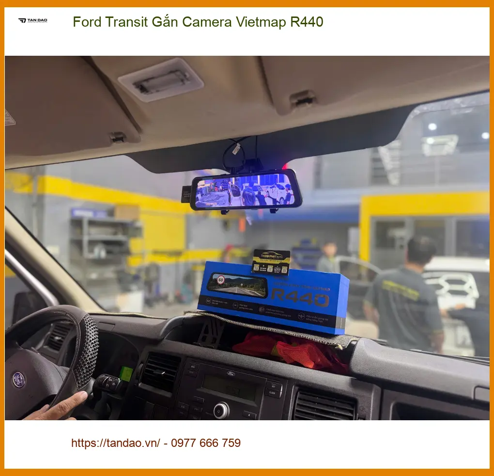 Anh Sâm Ford Transit Gắn Camera Vietmap R440 Quận 9 giúp quan sát tốt hơn ảnh thực tế 2