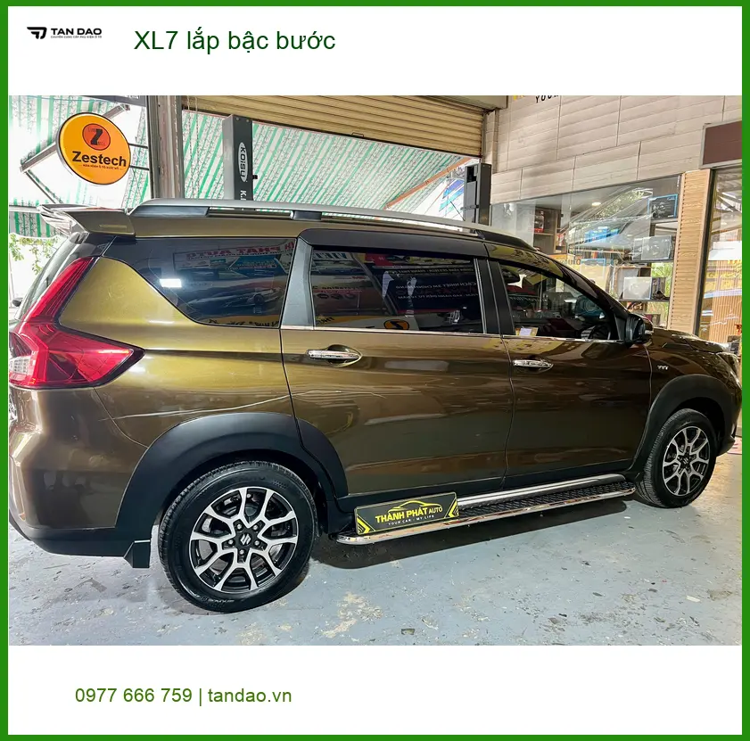 Anh Khải lắp bậc bước cho XL7 tại Quận Thủ Đức để tiện lên xuống xe