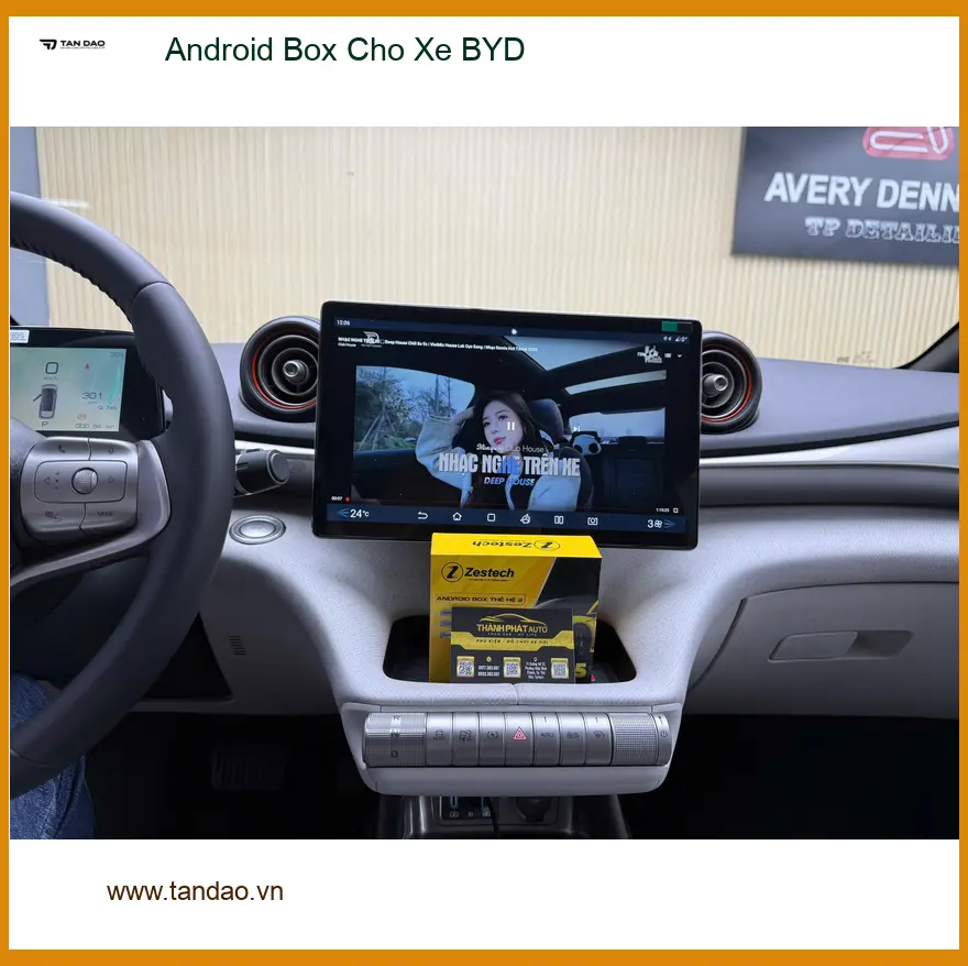 Chị Lan Anh lắp Android Box cho BYD Atto 3 tại Tân Bình xem YouTube, bản đồ