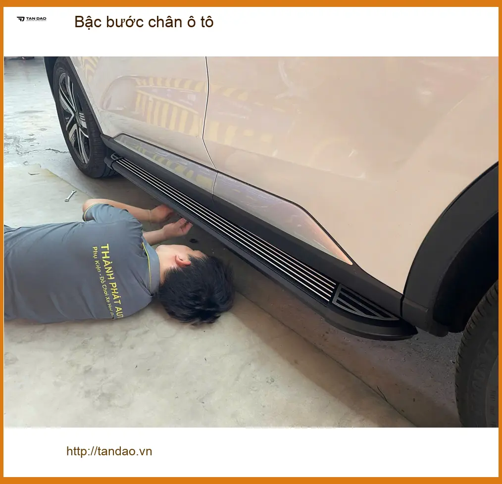 Anh Quang lắp bậc bước chân ô tô cho Hyundai Santa Fe tại Củ Chi để tiện lên xuống ảnh thực tế 5