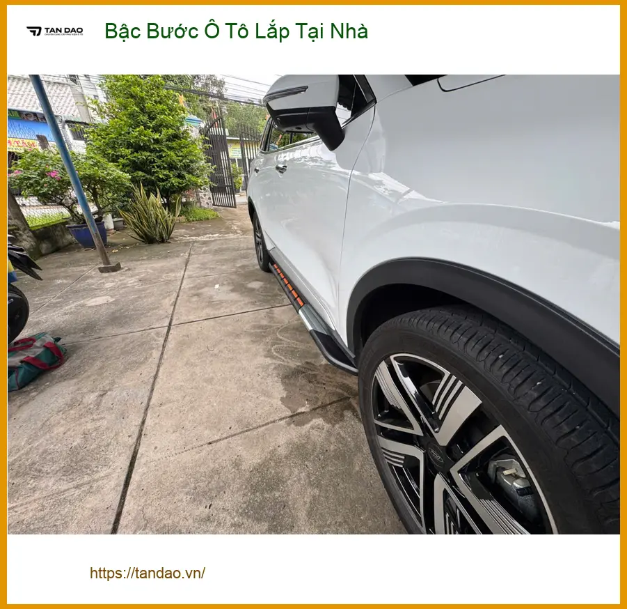 Cô Dung lắp Bậc Bước Ô Tô cho Kia Sorento tại nhà Quận Thủ Đức nhanh chóng.