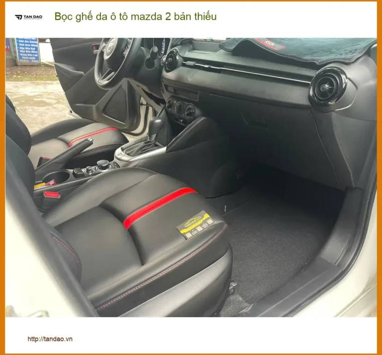 Anh Khang bọc ghế da ô tô Mazda 2 bản thiếu tại Quận 1 vì ghế nỉ bám bụi khó vệ sinh