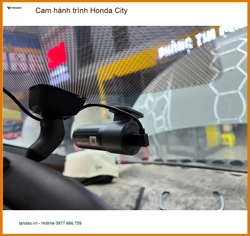 Chị Mai lắp cam hành trình Honda City Quận 3 để an tâm mọi chuyến đi