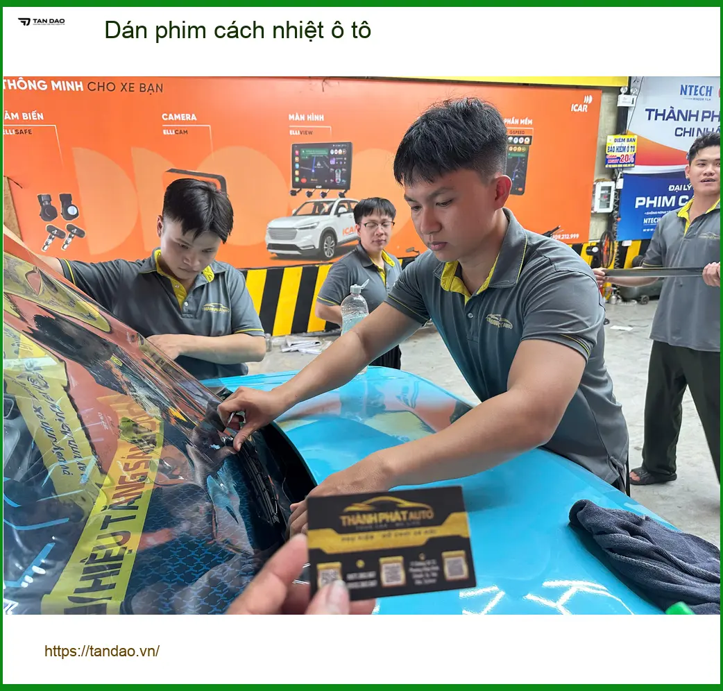 Anh Hoàng Nam dán phim cách nhiệt ô tô Toyota Cross tại Củ Chi giảm nóng xe. ảnh thực tế 3