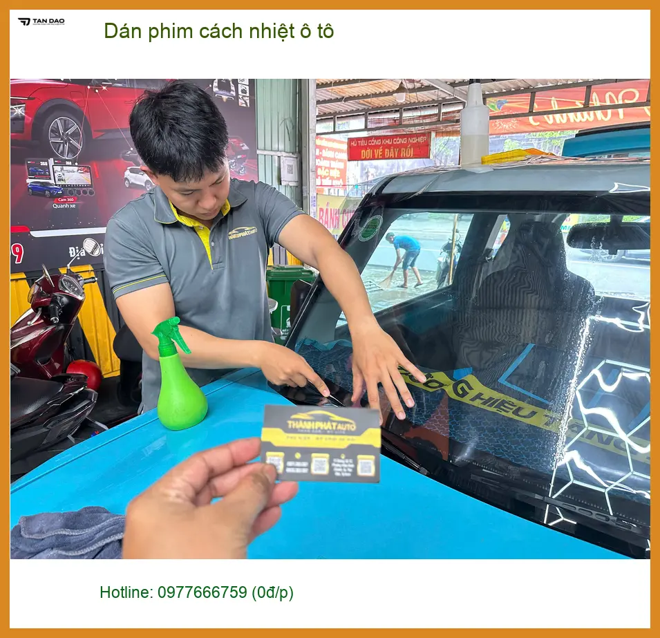 Anh Hoàng Nam dán phim cách nhiệt ô tô Toyota Cross tại Củ Chi giảm nóng xe. ảnh thực tế 4