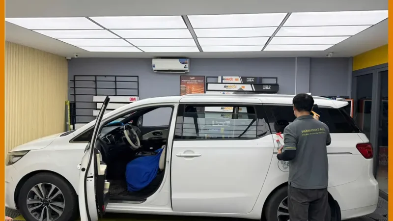 Anh Tuấn dán phim cách nhiệt cho VinFast VF 5 Plus tại Thủ Đức giảm chói