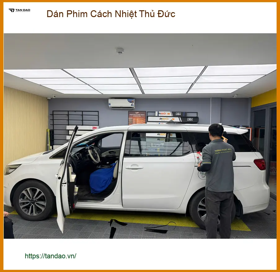 Anh Tuấn dán phim cách nhiệt cho VinFast VF 5 Plus tại Thủ Đức giảm chói