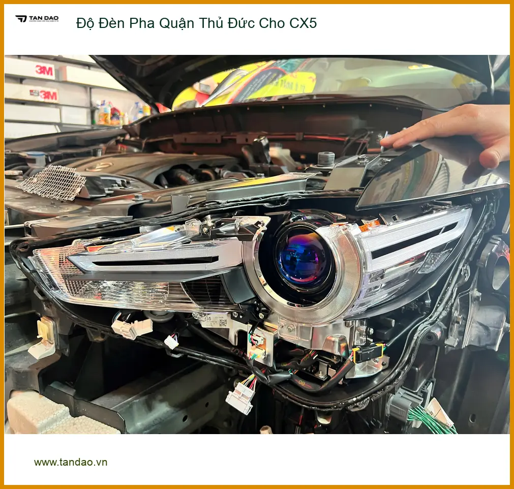 Anh Tấn độ đèn pha CX5 vì đèn zin không đủ sáng khi đi đêm tại Quận Thủ Đức