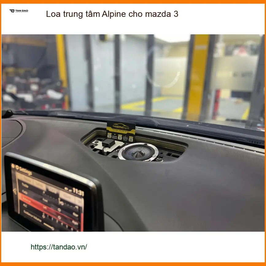 Anh Lộc lắp loa trung tâm Alpine cho Mazda 3 tại Tân Bình để âm thanh hay hơn
