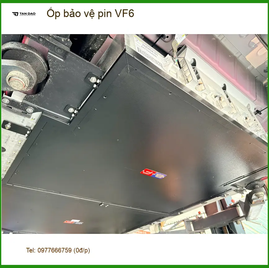 Anh Tùng lắp ốp bảo vệ pin cho VinFast VF6 tại Quận Bình Tân tránh va đập