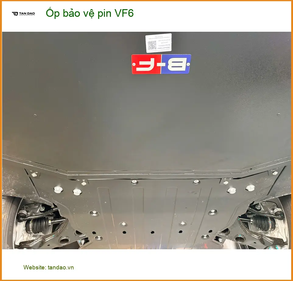 Anh Tùng lắp ốp bảo vệ pin cho VinFast VF6 tại Quận Bình Tân tránh va đập ảnh thực tế 3