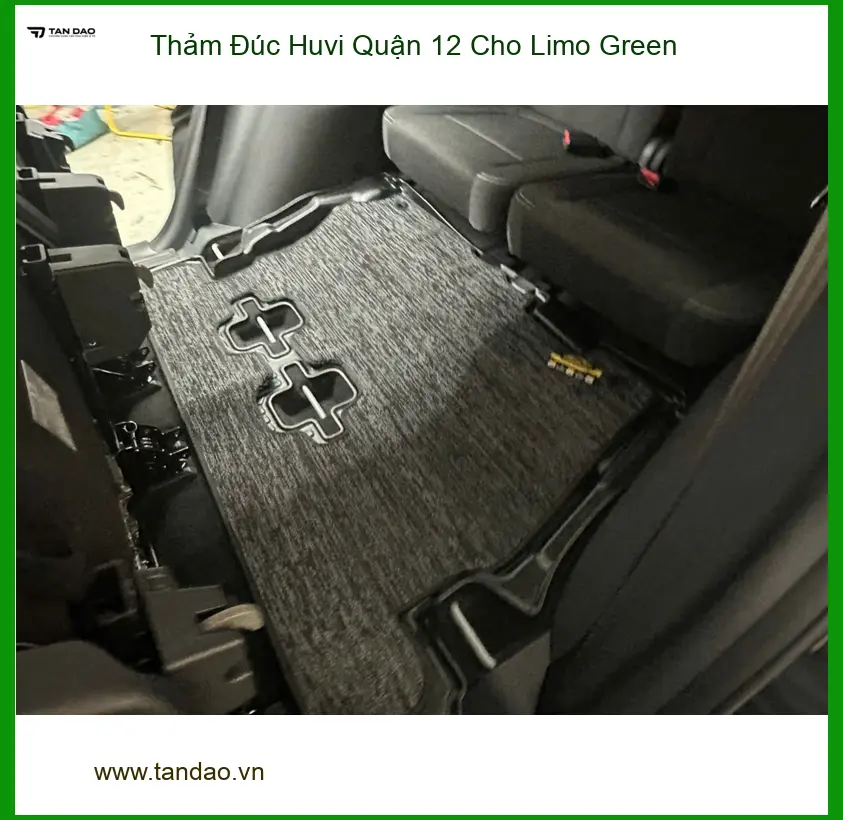 Cô Thảo lắp Thảm Đúc Huvi cho Limo Green tại Quận 12 để giữ nội thất xe luôn sạch đẹp