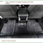 Chị An thay thảm lót sàn ô tô Ford Territory để nội thất xe luôn sạch sẽ tại Thủ Đức