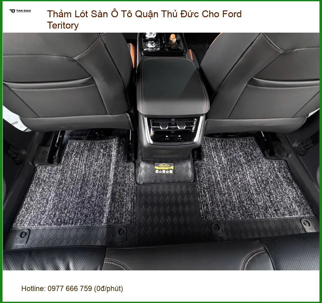 Chị An thay thảm lót sàn ô tô Ford Territory để nội thất xe luôn sạch sẽ tại Thủ Đức