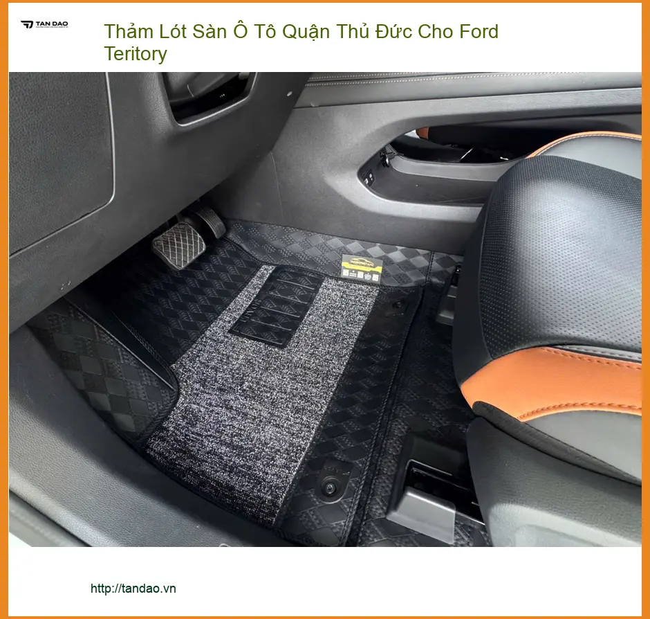 Chị An thay thảm lót sàn ô tô Ford Territory để nội thất xe luôn sạch sẽ tại Thủ Đức ảnh thực tế 4
