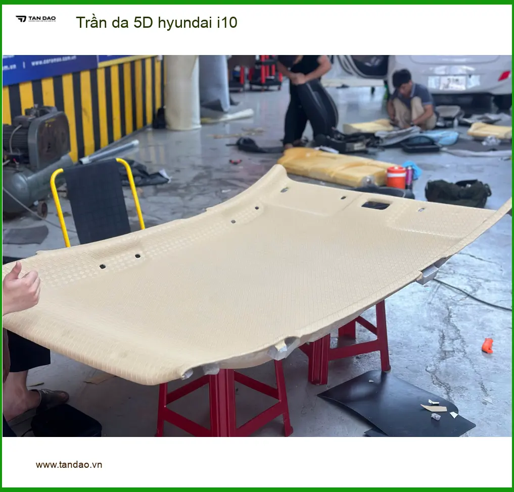 Chị Mai Anh bọc trần da 5D cho Hyundai i10 tại Quận Tân Phú để nội thất xe thêm sang trọng ảnh thực tế 3